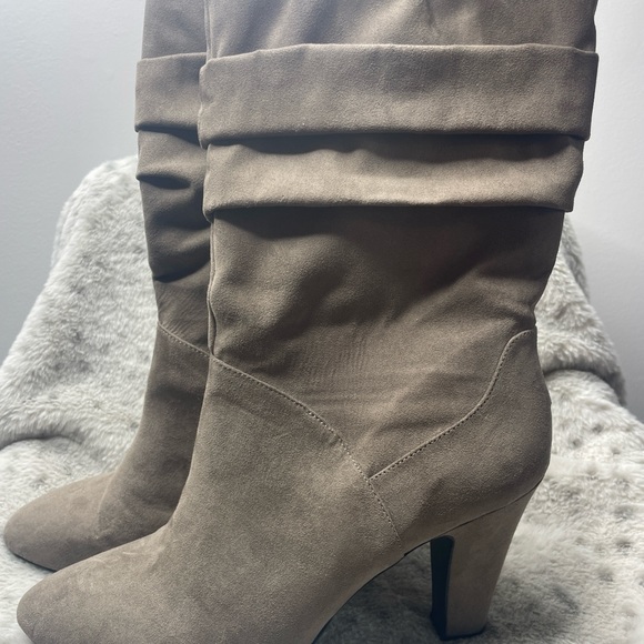 Cute Mid Calf Boots - Picture 4 of 5